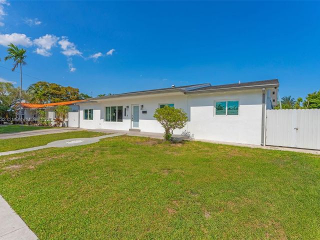 Home for sale at 2023 SW 99th Ave - photo 6055323