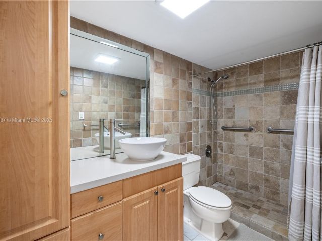 Apartment for sale  Unit #718 - photo 6037035