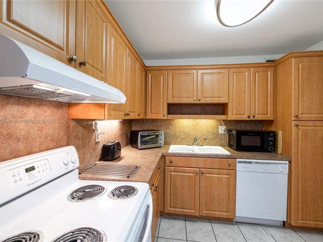 Apartment for sale  Unit #718 - photo 6037042