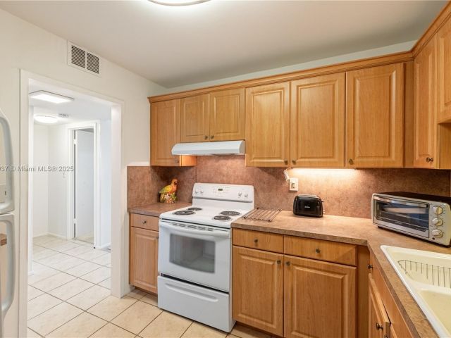 Apartment for sale  Unit #718 - photo 6037043