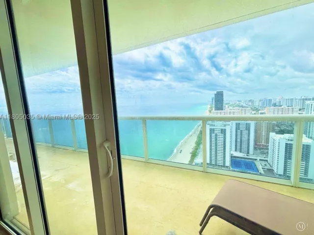 3-bedroom condo for rent in Hallandale Beach - 1830 S Ocean Dr 3702 - MondialRealty