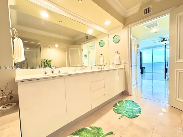 3-bedroom condo for rent in Hallandale Beach - 1830 S Ocean Dr 3702 - MondialRealty