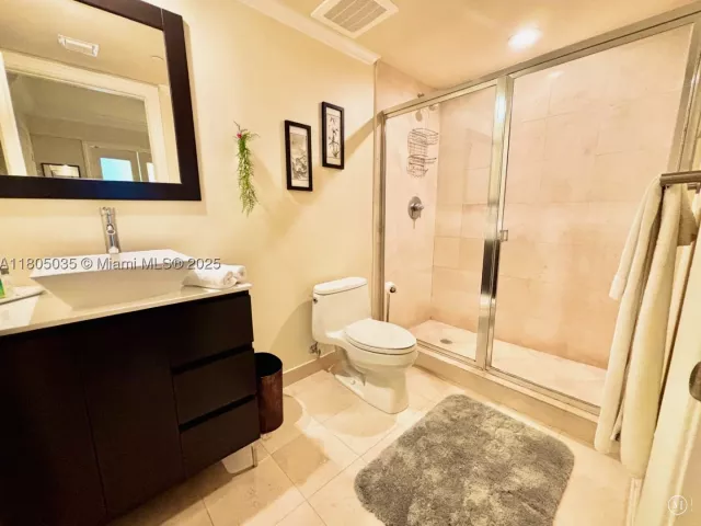 3-bedroom condo for rent in Hallandale Beach - 1830 S Ocean Dr 3702 - MondialRealty