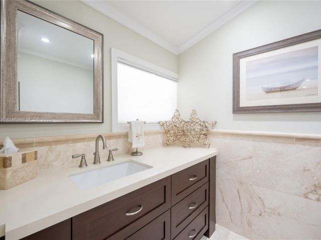 Home for rent at 2855 SW 17th Ave - photo 6040057