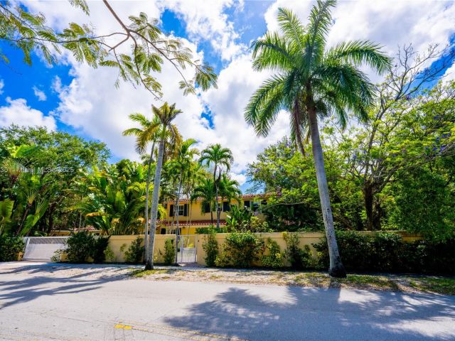 Home for rent at 2855 SW 17th Ave - photo 6040072