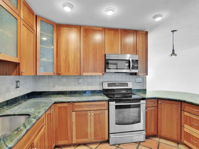Home for sale at 341 SE 8th St - photo 6043700