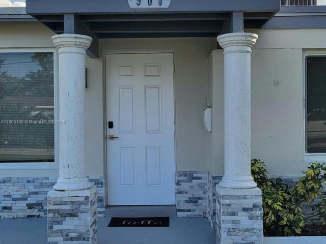 Home for rent at 900 SW 31st - photo 6037840