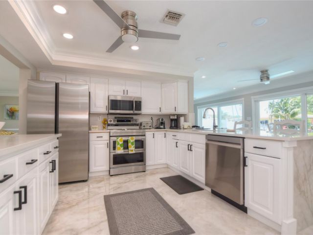 Home for rent at 2228 SE 10th St - photo 6038742