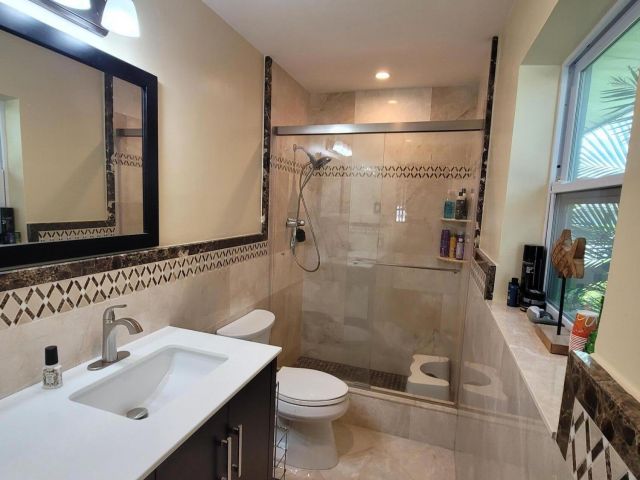 Home for sale at 370 SE 14th Ave Avenue - photo 6040671