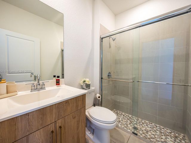 Home for sale at 715 SE 17th Ave - photo 6046370