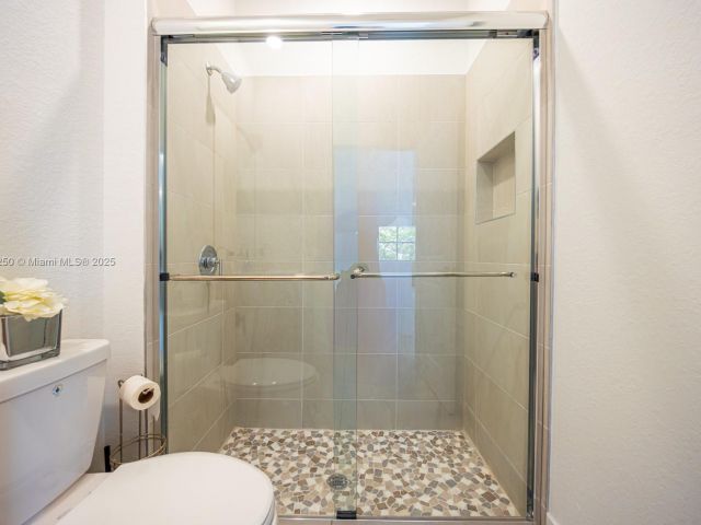 Home for sale at 715 SE 17th Ave - photo 6046371