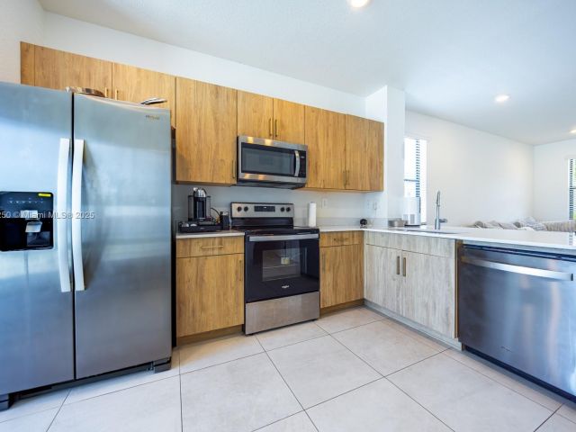 Home for sale at 715 SE 17th Ave - photo 6046373