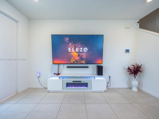 Home for sale at 715 SE 17th Ave - photo 6046375