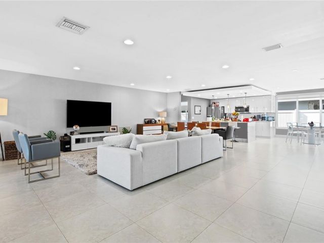 Home for rent at 2801 NE 59th St - photo 6057253