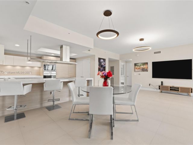 Apartment for sale  Unit #603 - photo 6064437