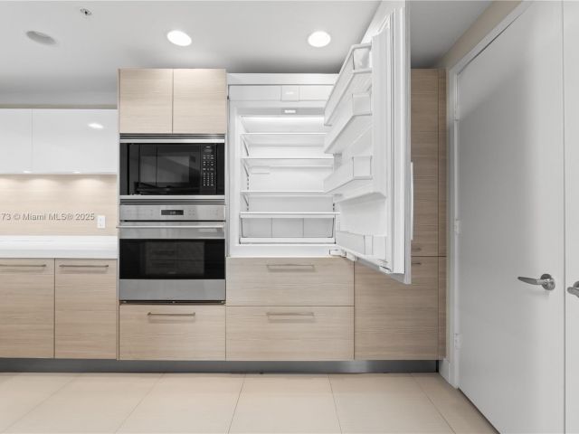 Apartment for sale  Unit #603 - photo 6064443