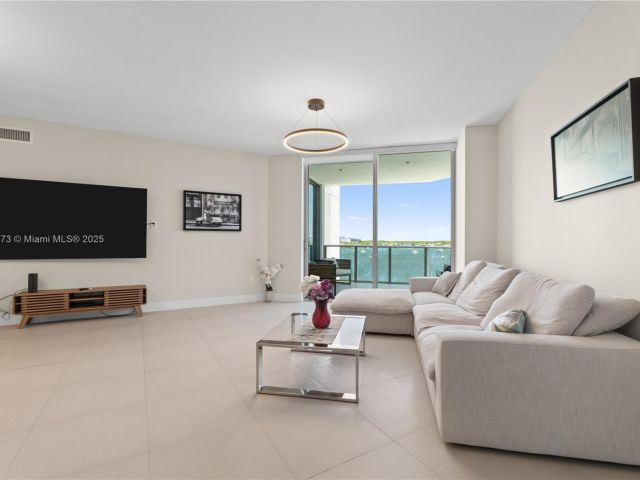 Apartment for sale  Unit #603 - photo 6064450