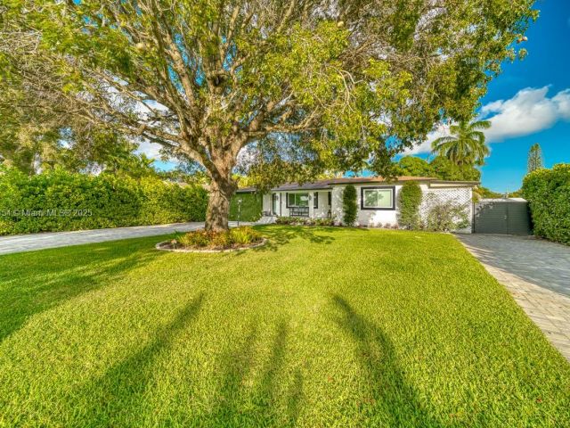 Home for sale at 13801 NE 1st Ave - photo 6132708