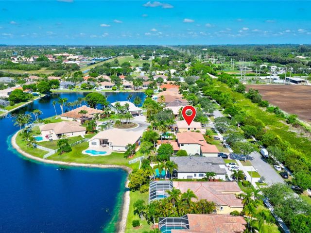 Home for sale at 16372 Segovia Cir N - photo 6078151