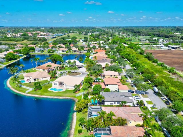 Home for sale at 16372 Segovia Cir N - photo 6078153