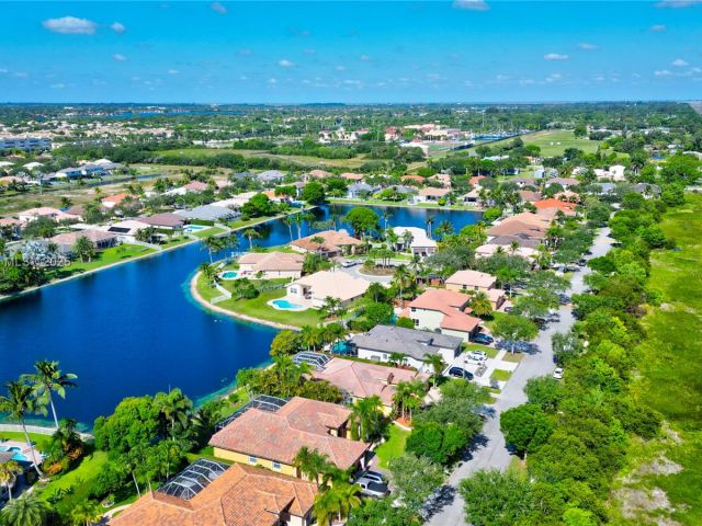 Home for sale at 16372 Segovia Cir N - photo 6078154