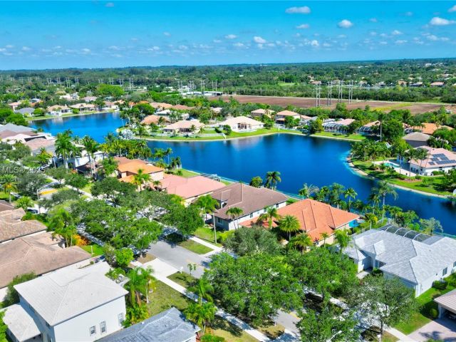 Home for sale at 16372 Segovia Cir N - photo 6078159