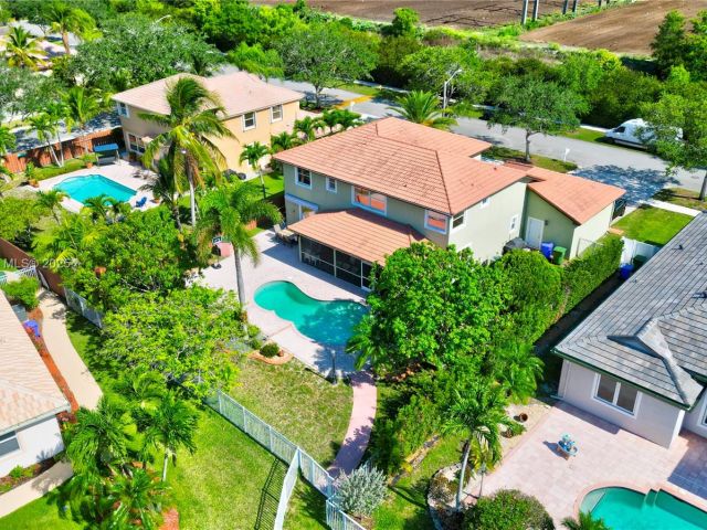 Home for sale at 16372 Segovia Cir N - photo 6078160