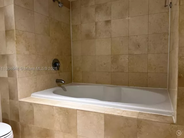 2-bedroom condo for sale in Hallandale Beach - 1800 S Ocean Dr 2006 - MondialRealty