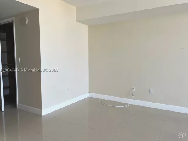 2-bedroom condo for sale in Hallandale Beach - 1800 S Ocean Dr 2006 - MondialRealty
