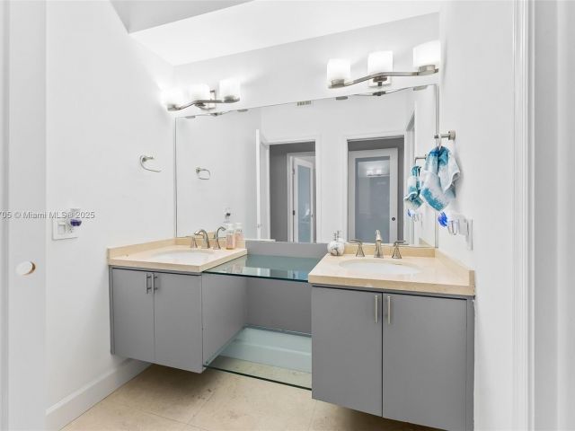 Home for sale at 2719 NE 15th St 3 - photo 6047836