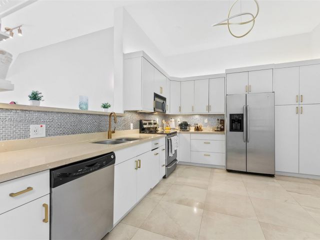 Home for sale at 2719 NE 15th St 3 - photo 6047841