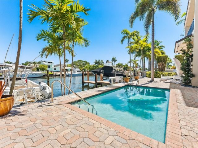 Home for sale at 2719 NE 15th St 3 - photo 6047844