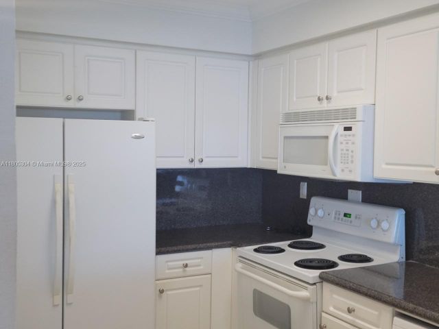 condo for sale in Hollywood - 2501 S Ocean Dr 1634 - MondialRealty