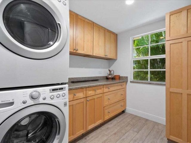 Home for rent at 221 NW 18th Street - photo 6057854