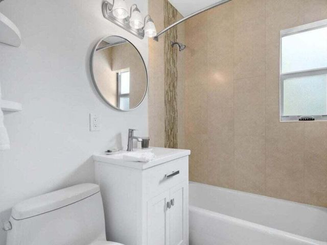 Home for rent at 221 NW 18th Street - photo 6057857