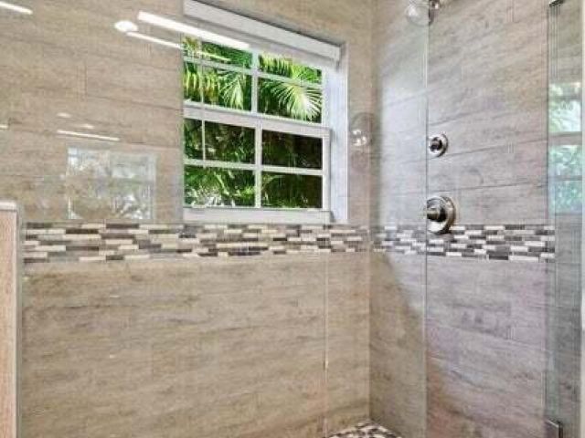 Home for rent at 221 NW 18th Street - photo 6057861