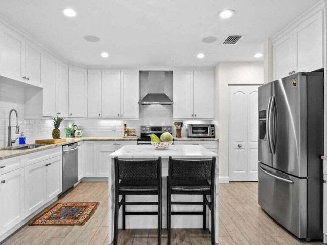 Home for rent at 221 NW 18th Street - photo 6057868