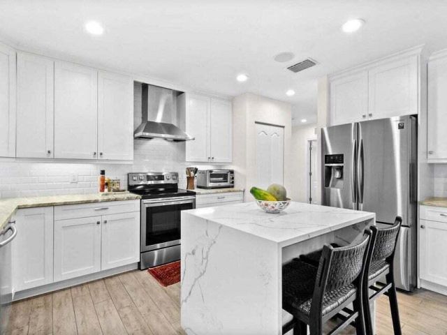 Home for rent at 221 NW 18th Street - photo 6057869