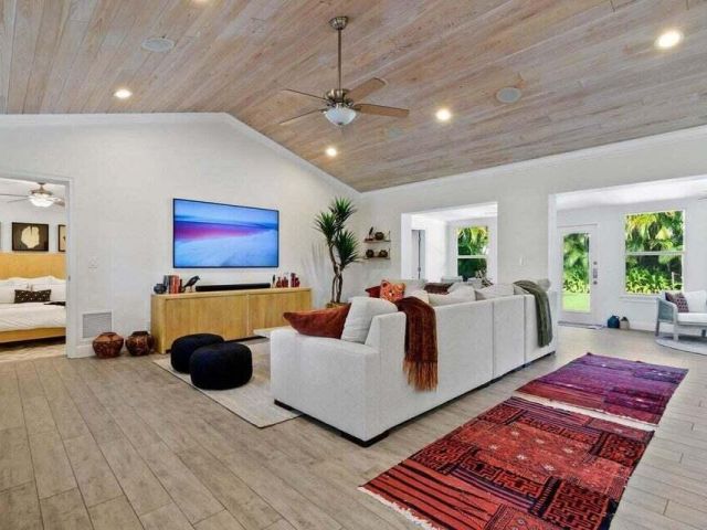 Home for rent at 221 NW 18th Street - photo 6057872