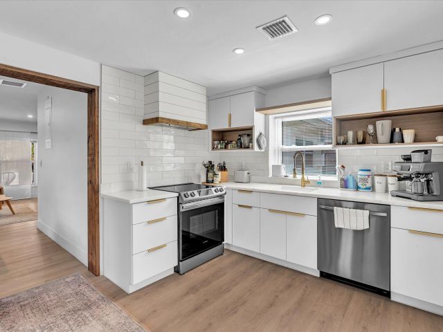 Home for sale at 1617 NW 7th Avenue - photo 6045324