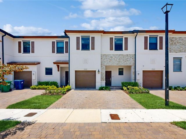 3-bedroom home for sale in Miami - 10004 SW 231 LN - MondialRealty
