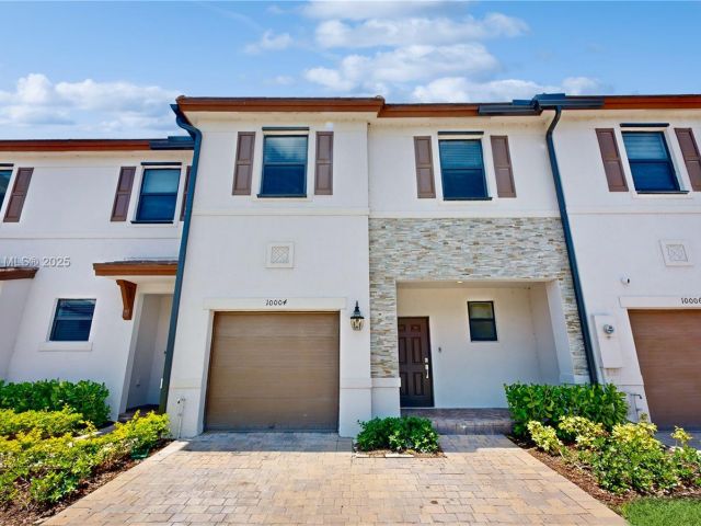 3-bedroom home for sale in Miami - 10004 SW 231 LN - MondialRealty