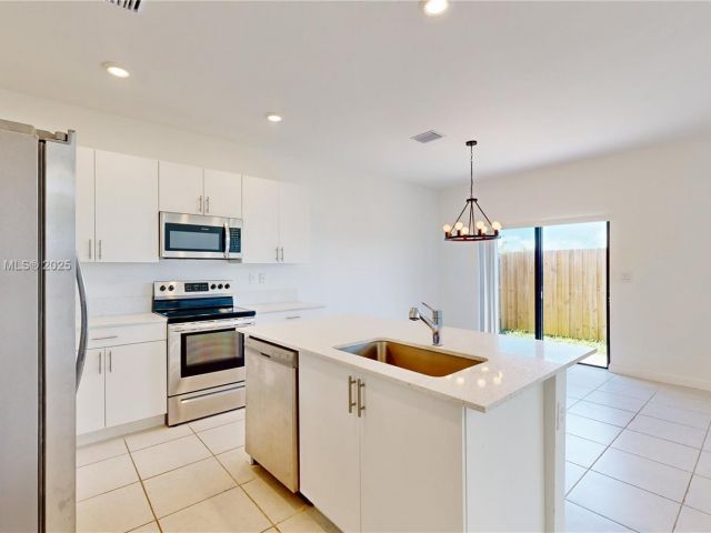 3-bedroom home for sale in Miami - 10004 SW 231 LN - MondialRealty