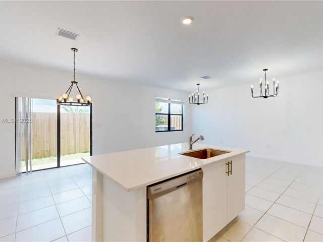 3-bedroom home for sale in Miami - 10004 SW 231 LN - MondialRealty