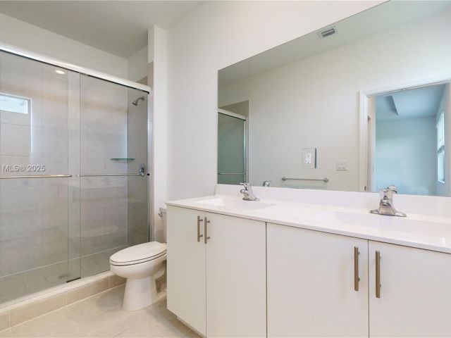 3-bedroom home for sale in Miami - 10004 SW 231 LN - MondialRealty