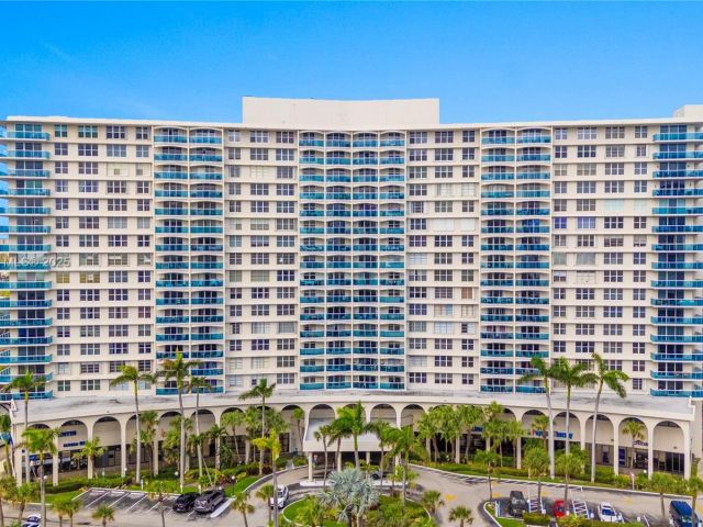 Apartment for sale  Unit #1710 - photo 6080942