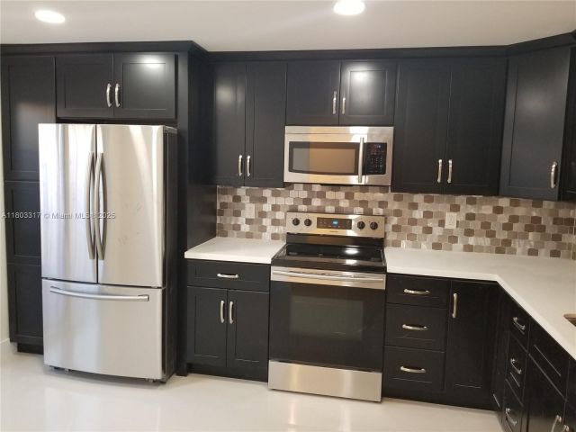 Home for rent at 907 NE 27th Ave 907 - photo 6044167