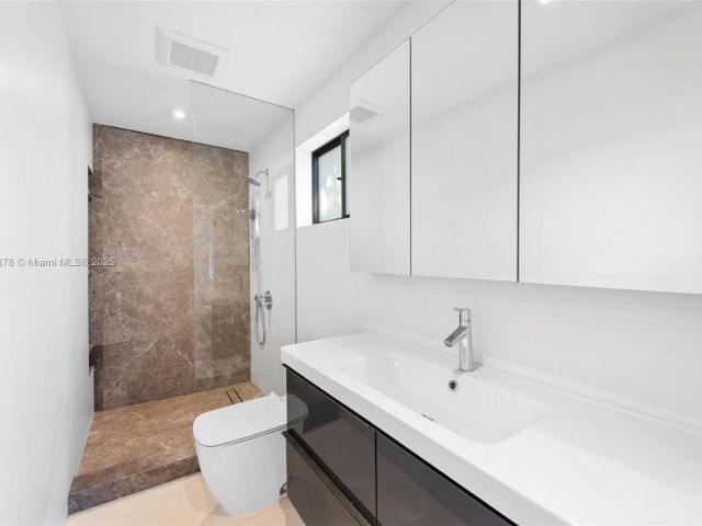 Home for rent at 120 NE 49th St - photo 6083522