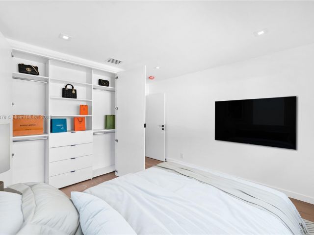 Home for rent at 120 NE 49th St - photo 6083523