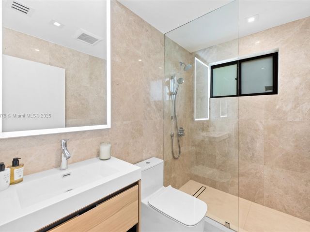 Home for rent at 120 NE 49th St - photo 6083525